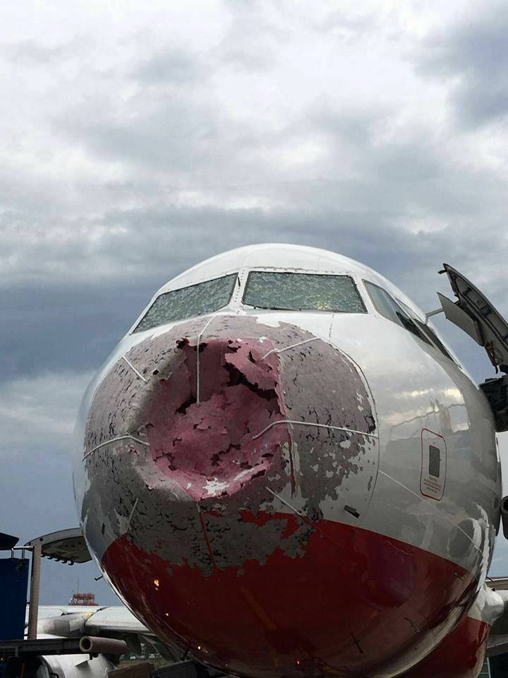 Шокирующие кадры аварийной посадки разбитого самолета в Турции (видео)